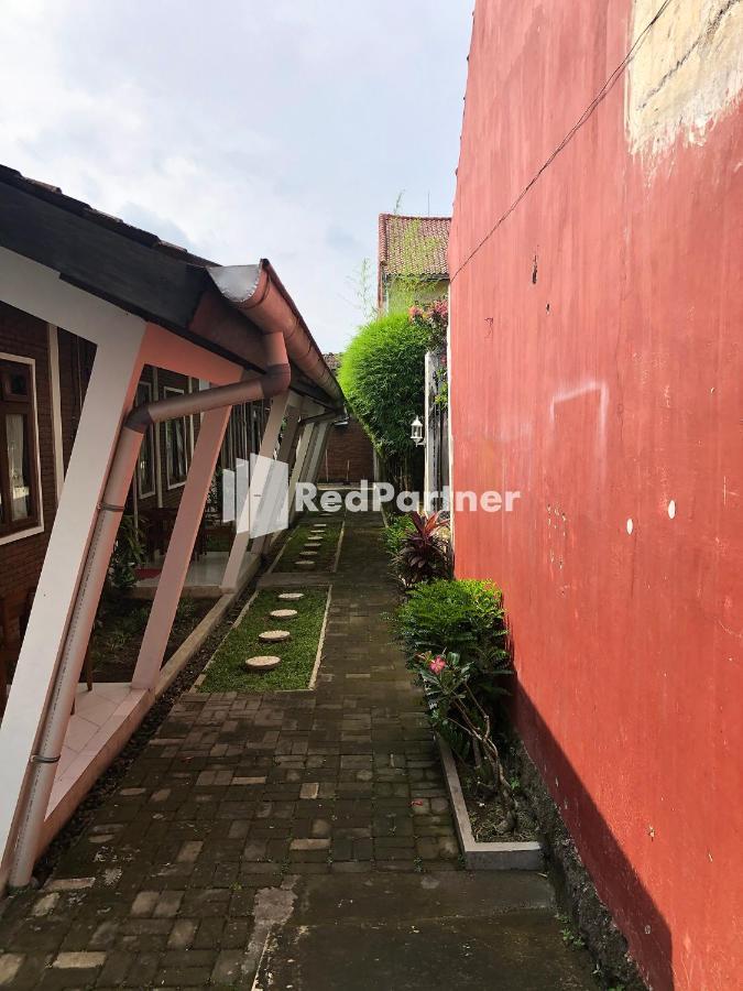 Rifka Annisa Guesthouse Syariah Redpartner Yogyakarta Extérieur photo