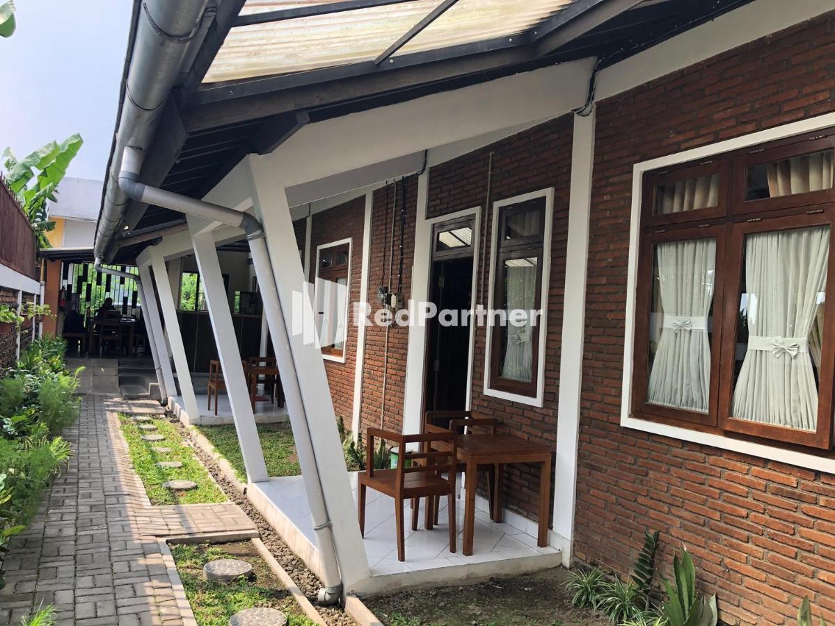 Rifka Annisa Guesthouse Syariah Redpartner Yogyakarta Extérieur photo