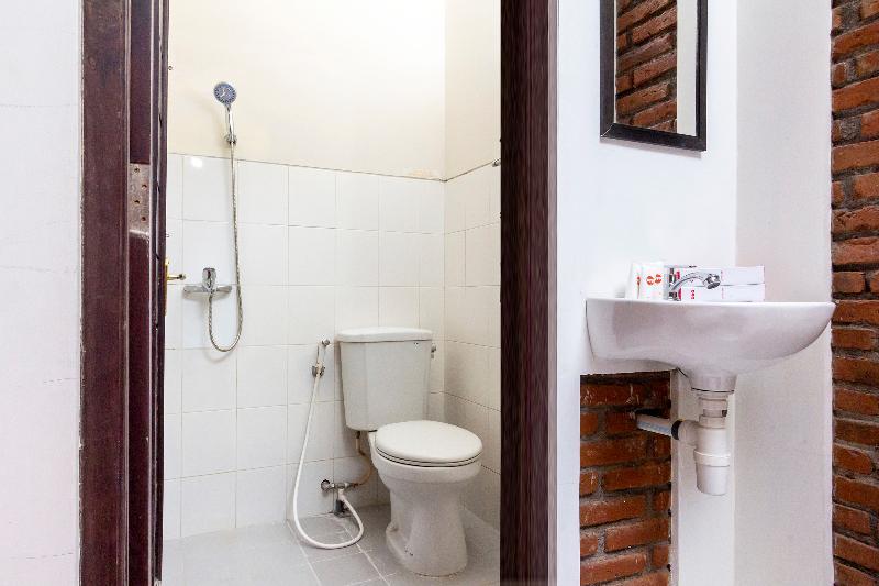 Rifka Annisa Guesthouse Syariah Redpartner Yogyakarta Extérieur photo